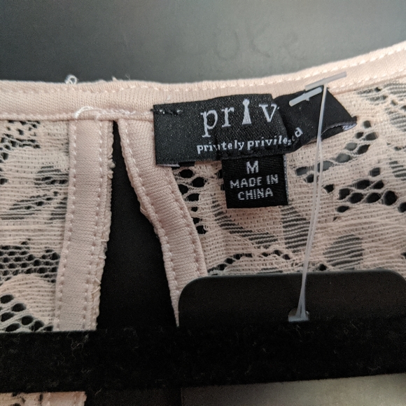 Light pink lace cutout top - Picture 5 of 5